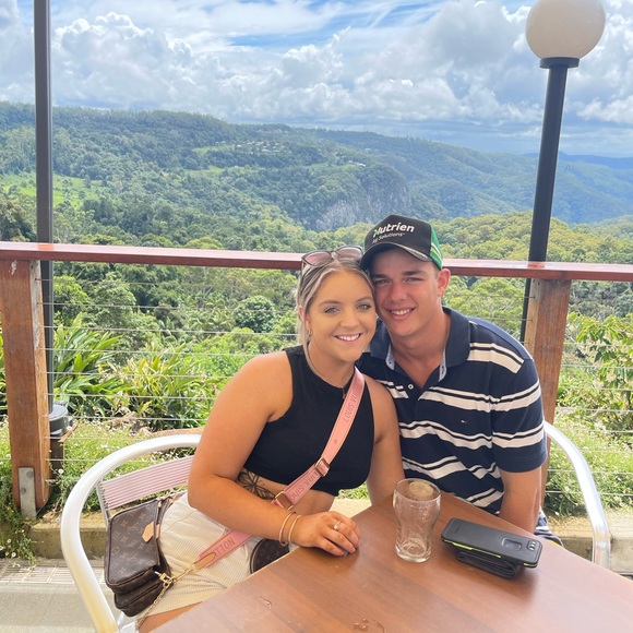 Meet your Posher, Ashleigh - Picture 1 of 1